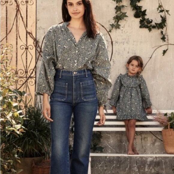 Doen Floral Blouse in Blue and White - Picture 8 of 8